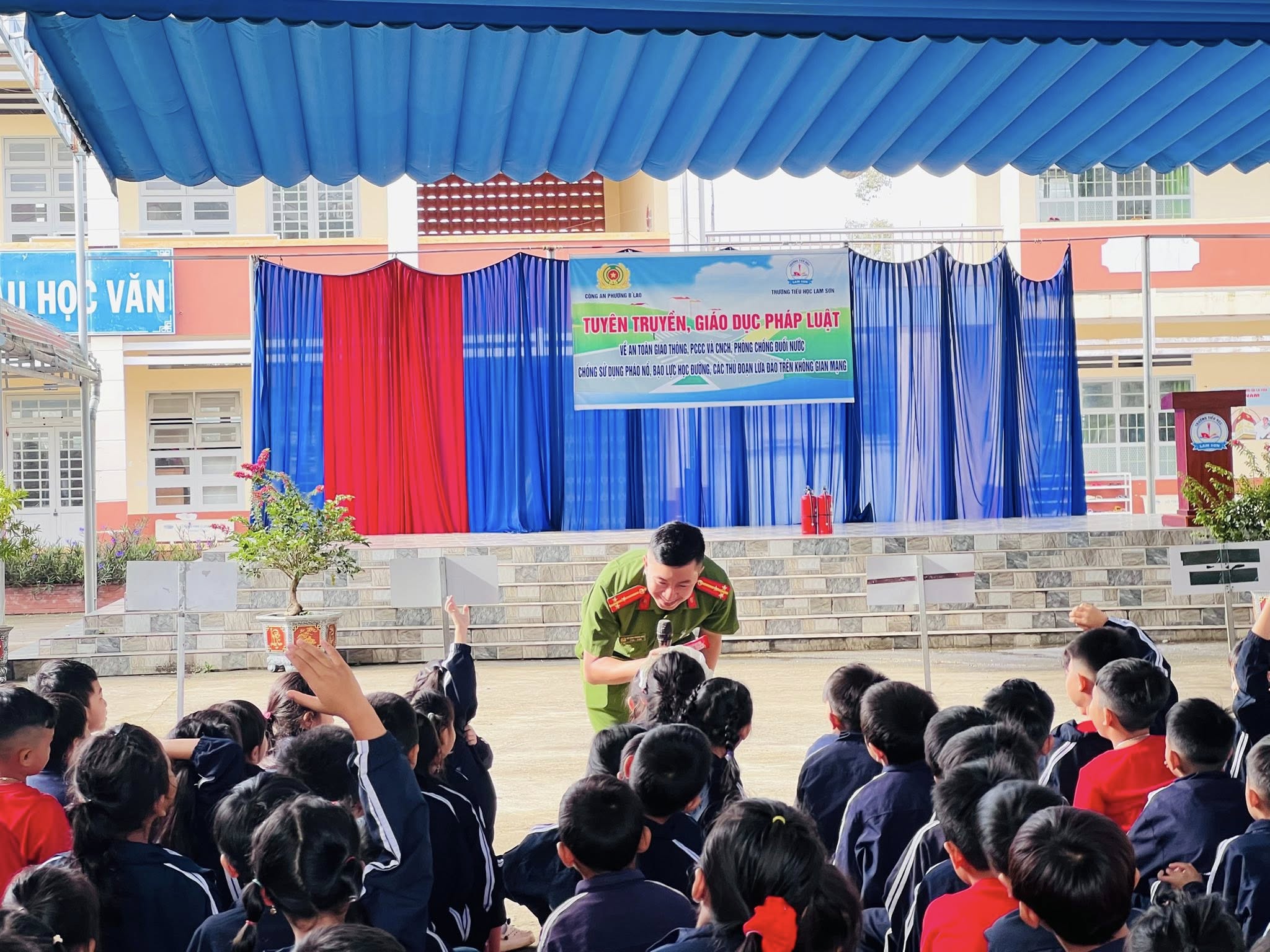 TUYÊN TRUYỀN AN TOÀN GIAO THÔNG – GIÁO DỤC PHÁP LUẬT CHO HỌC SINH