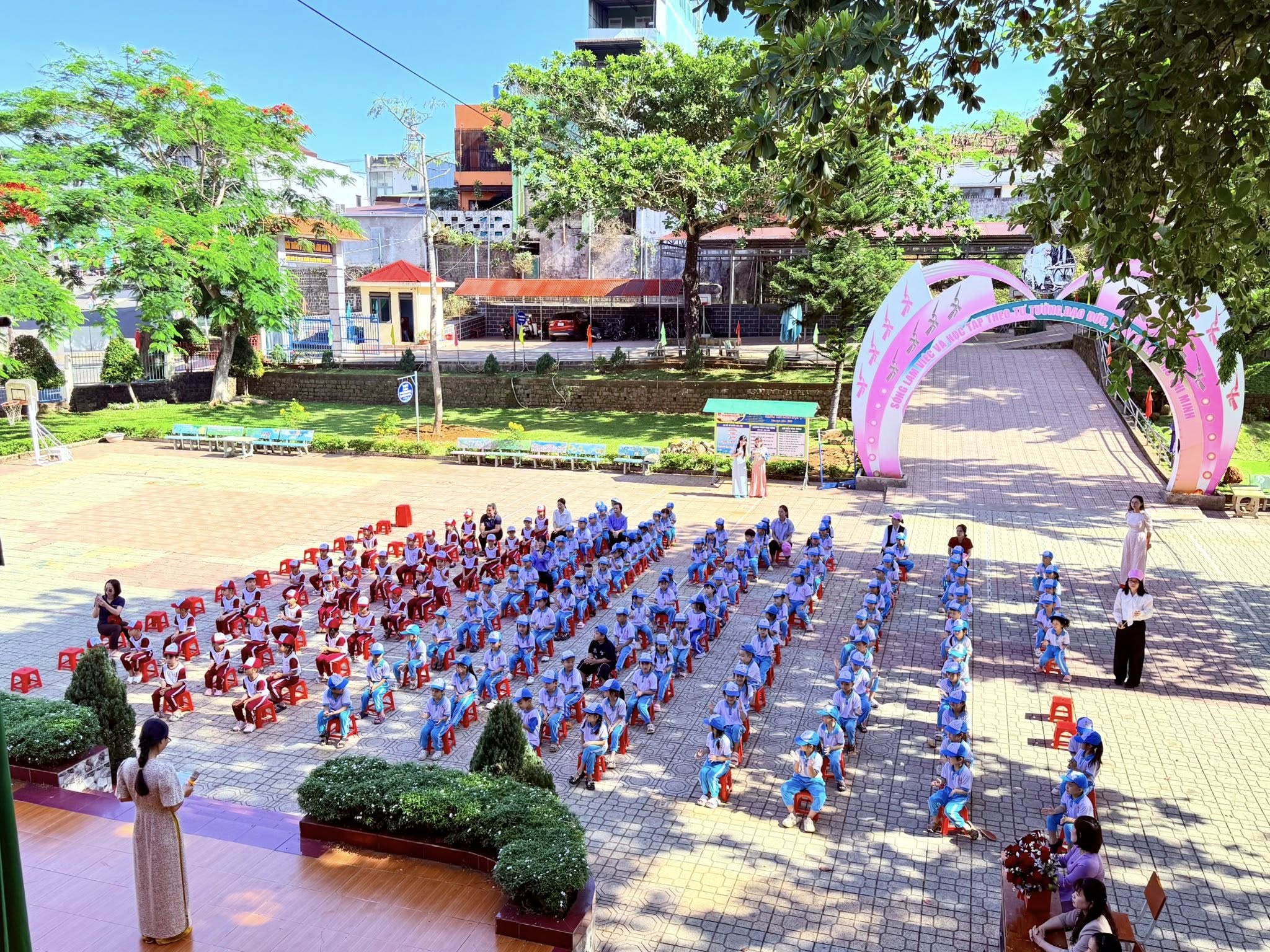 CHÀO MỪNG CÁC EM MẦM NON ĐẾN THAM QUAN, TRẢI NGHIỆM TẠI TRƯỜNG TIỂU HỌC LỘC CHÂU 1