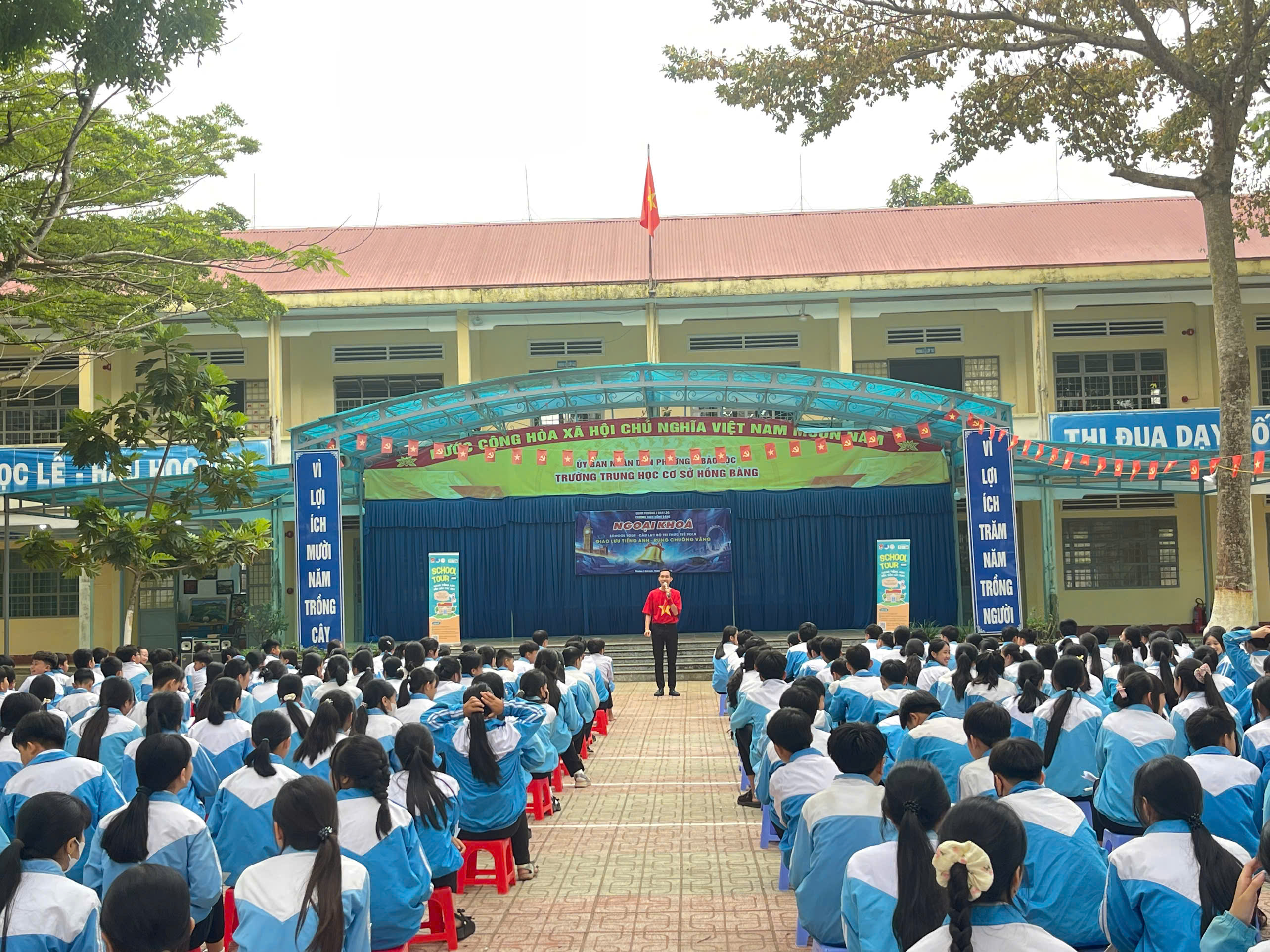 HOẠT ĐỘNG NGOẠI KHÓA “RUNG CHUÔNG VÀNG – GIAO LƯU TIẾNG ANH” 🌟