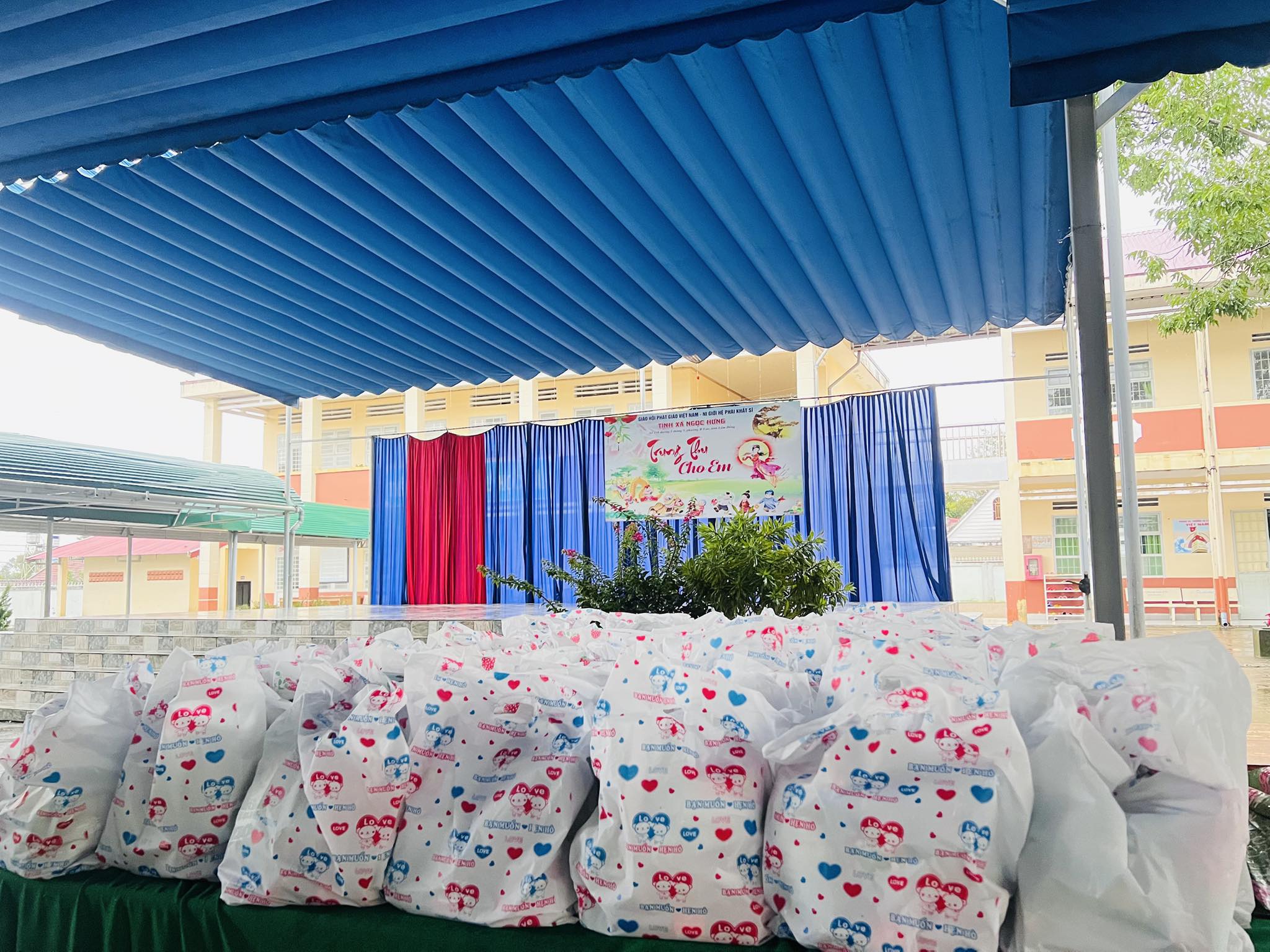  TRƯỜNG TIỂU HỌC LAM SƠN – TRUNG THU CHO EM 