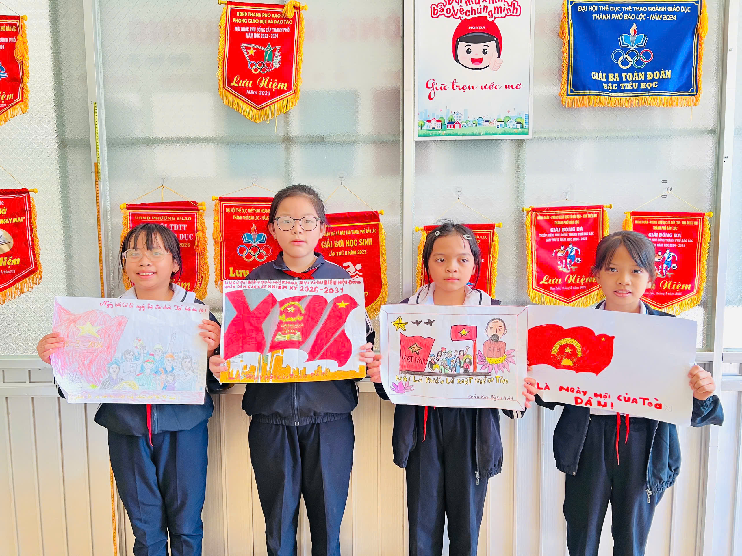 TRƯỜNG TIỂU HỌC LAM SƠN TRIỂN KHAI PHONG TRÀO VẼ POSTER TUYÊN TRUYỀN BẦU CỬ QUỐC HỘI KHÓA XVI VÀ HỘI ĐỒNG NHÂN DÂN CÁC CẤP, NHIỆM KỲ 2026 - 2031